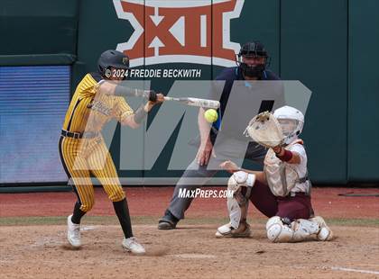 Thumbnail 3 in Calallen vs. Liberty (UIL 4A Softball Final) photogallery.