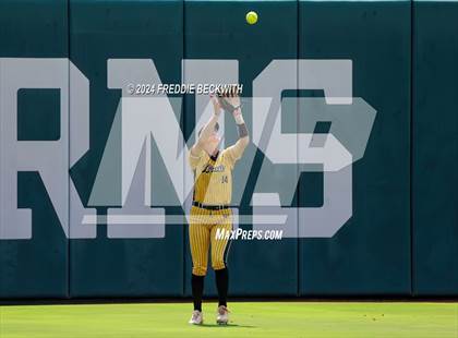 Thumbnail 3 in Calallen vs. Liberty (UIL 4A Softball Final) photogallery.