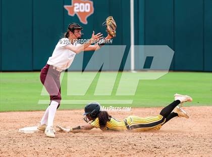 Thumbnail 1 in Calallen vs. Liberty (UIL 4A Softball Final) photogallery.