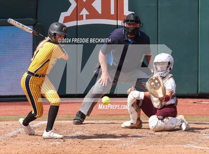 Thumbnail 3 in Calallen vs. Liberty (UIL 4A Softball Final) photogallery.