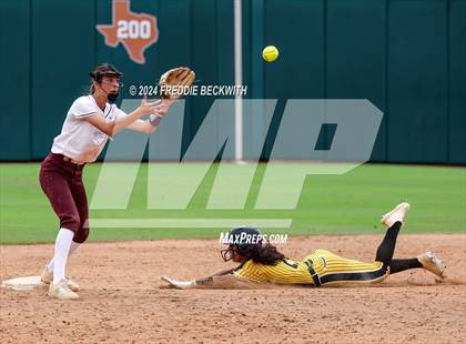 Thumbnail 2 in Calallen vs. Liberty (UIL 4A Softball Final) photogallery.