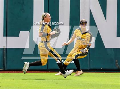 Thumbnail 1 in Calallen vs. Liberty (UIL 4A Softball Final) photogallery.