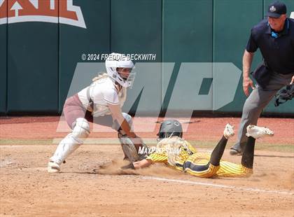 Thumbnail 2 in Calallen vs. Liberty (UIL 4A Softball Final) photogallery.