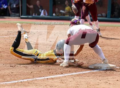 Thumbnail 2 in Calallen vs. Liberty (UIL 4A Softball Final) photogallery.