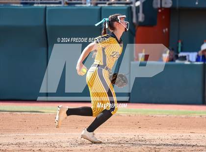 Thumbnail 3 in Calallen vs. Liberty (UIL 4A Softball Final) photogallery.