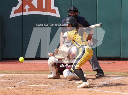 Thumbnail 3 in Calallen vs. Liberty (UIL 4A Softball Final) photogallery.