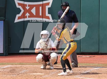 Thumbnail 3 in Calallen vs. Liberty (UIL 4A Softball Final) photogallery.