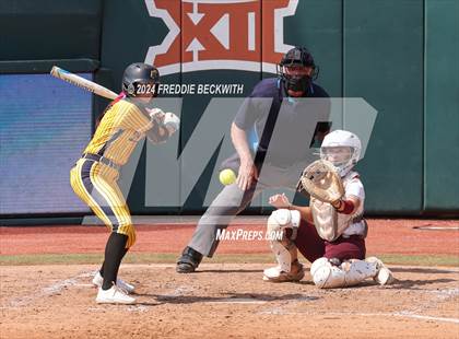 Thumbnail 3 in Calallen vs. Liberty (UIL 4A Softball Final) photogallery.