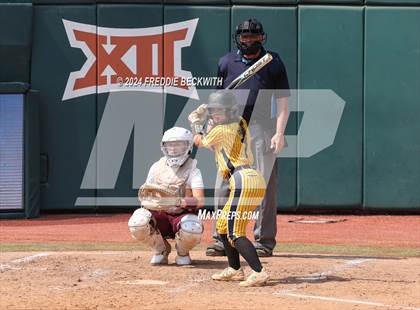 Thumbnail 2 in Calallen vs. Liberty (UIL 4A Softball Final) photogallery.