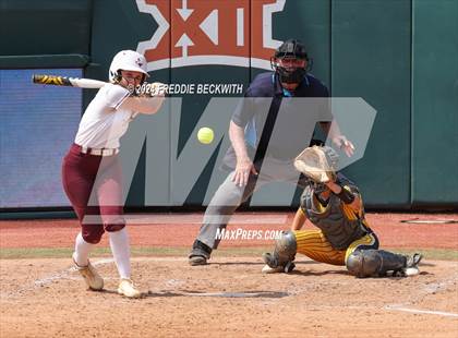 Thumbnail 3 in Calallen vs. Liberty (UIL 4A Softball Final) photogallery.