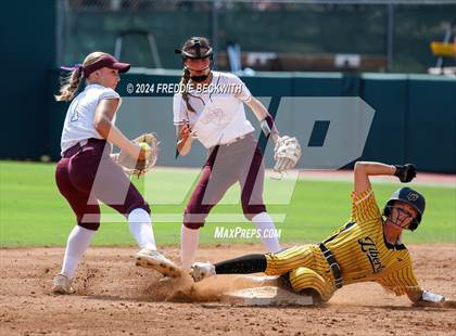 Thumbnail 3 in Calallen vs. Liberty (UIL 4A Softball Final) photogallery.