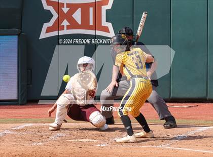 Thumbnail 2 in Calallen vs. Liberty (UIL 4A Softball Final) photogallery.