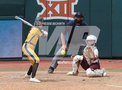 Thumbnail 3 in Calallen vs. Liberty (UIL 4A Softball Final) photogallery.