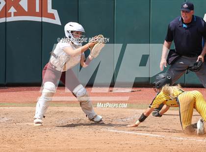 Thumbnail 3 in Calallen vs. Liberty (UIL 4A Softball Final) photogallery.