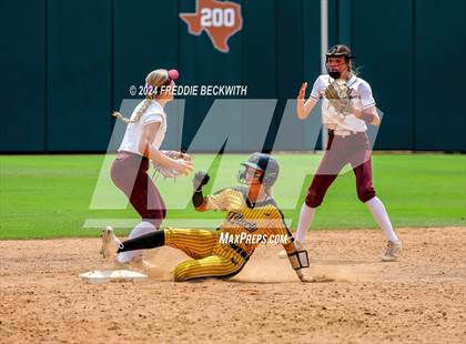 Thumbnail 2 in Calallen vs. Liberty (UIL 4A Softball Final) photogallery.