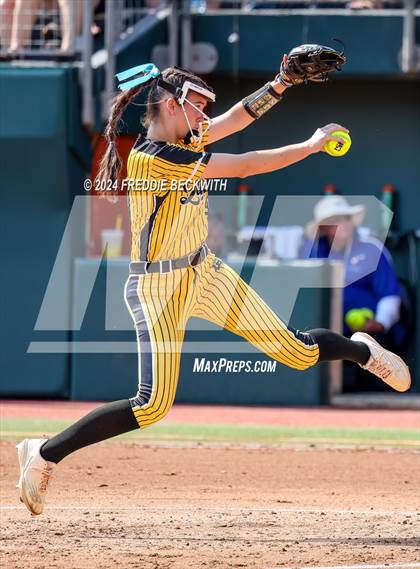 Thumbnail 2 in Calallen vs. Liberty (UIL 4A Softball Final) photogallery.