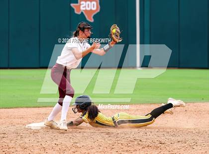 Thumbnail 2 in Calallen vs. Liberty (UIL 4A Softball Final) photogallery.