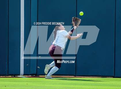 Thumbnail 2 in Calallen vs. Liberty (UIL 4A Softball Final) photogallery.