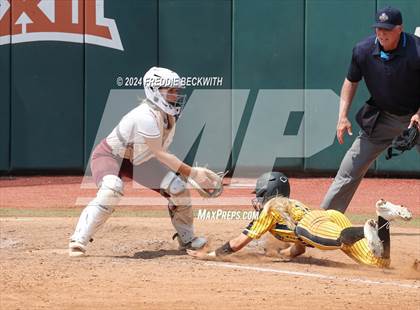 Thumbnail 3 in Calallen vs. Liberty (UIL 4A Softball Final) photogallery.
