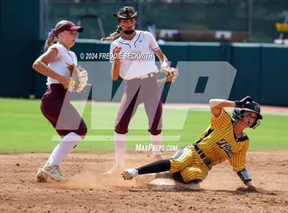 Thumbnail 2 in Calallen vs. Liberty (UIL 4A Softball Final) photogallery.