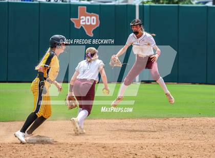 Thumbnail 3 in Calallen vs. Liberty (UIL 4A Softball Final) photogallery.