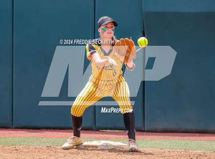 Thumbnail 3 in Calallen vs. Liberty (UIL 4A Softball Final) photogallery.