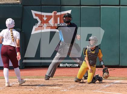 Thumbnail 3 in Calallen vs. Liberty (UIL 4A Softball Final) photogallery.