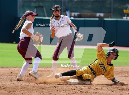 Thumbnail 1 in Calallen vs. Liberty (UIL 4A Softball Final) photogallery.