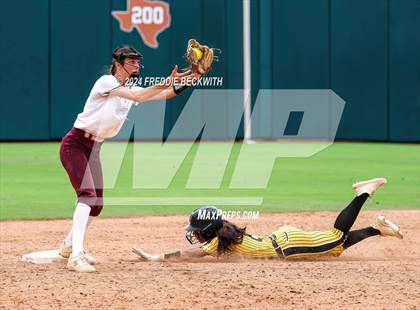 Thumbnail 3 in Calallen vs. Liberty (UIL 4A Softball Final) photogallery.