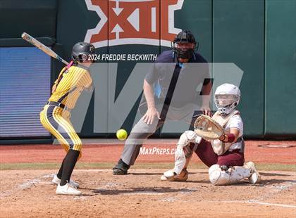 Thumbnail 2 in Calallen vs. Liberty (UIL 4A Softball Final) photogallery.