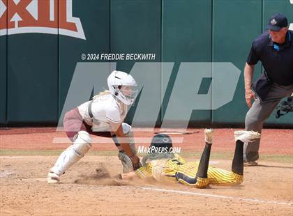 Thumbnail 3 in Calallen vs. Liberty (UIL 4A Softball Final) photogallery.