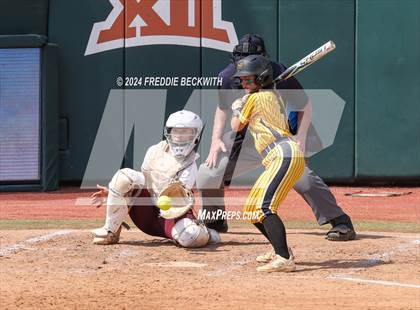 Thumbnail 3 in Calallen vs. Liberty (UIL 4A Softball Final) photogallery.