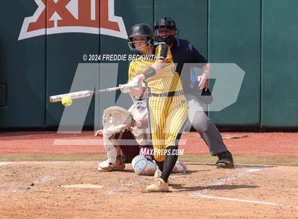Thumbnail 3 in Calallen vs. Liberty (UIL 4A Softball Final) photogallery.