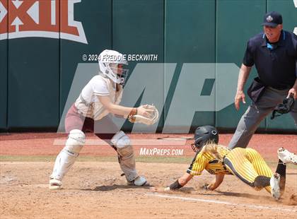 Thumbnail 2 in Calallen vs. Liberty (UIL 4A Softball Final) photogallery.