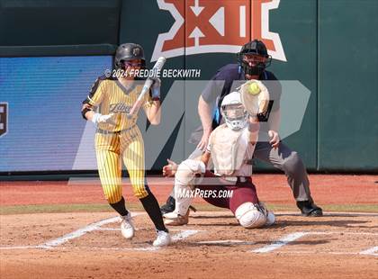 Thumbnail 2 in Calallen vs. Liberty (UIL 4A Softball Final) photogallery.