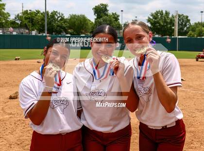 Thumbnail 2 in Calallen vs. Liberty (UIL 4A Softball Final) photogallery.