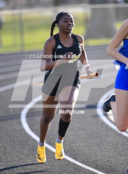 Thumbnail 1 in Hamilton Southeastern Triangular Invite (3200m Relay)  photogallery.