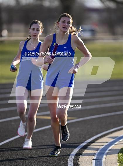 Thumbnail 2 in Hamilton Southeastern Triangular Invite (3200m Relay)  photogallery.