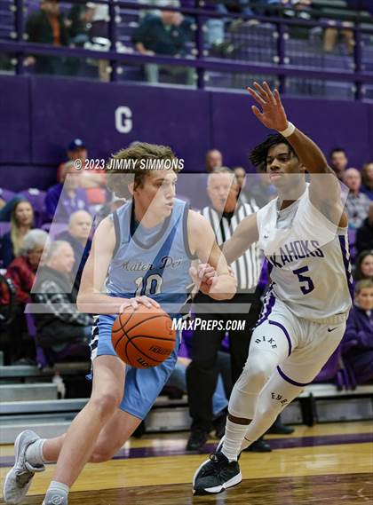 Thumbnail 2 in Mater Dei @ Collinsville photogallery.