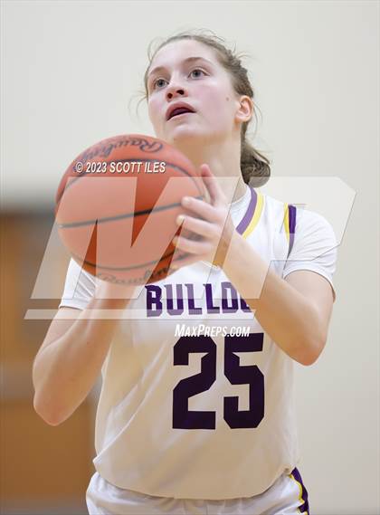 Thumbnail 1 in London vs Bloom-Carroll (OHSAA D2 Sectional Final) photogallery.