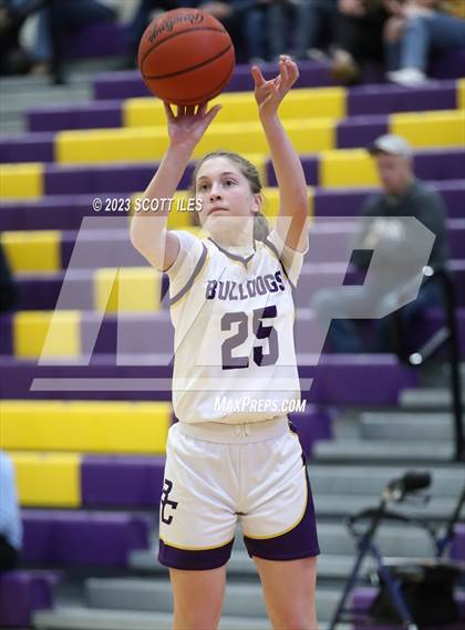 Thumbnail 2 in London vs Bloom-Carroll (OHSAA D2 Sectional Final) photogallery.
