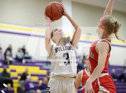 Thumbnail 3 in London vs Bloom-Carroll (OHSAA D2 Sectional Final) photogallery.