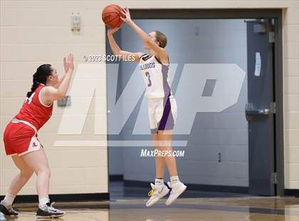 Thumbnail 3 in London vs Bloom-Carroll (OHSAA D2 Sectional Final) photogallery.