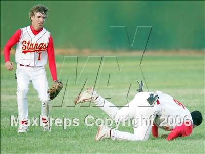 Thumbnail 1 in Oakmont vs Oakdale (Section Playoffs) photogallery.