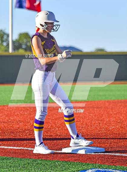 Thumbnail 3 in Thorndale vs Weimar (UIL 2A Region IV Final) photogallery.