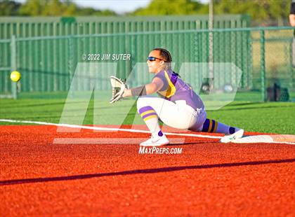 Thumbnail 1 in Thorndale vs Weimar (UIL 2A Region IV Final) photogallery.