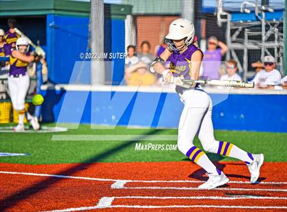 Thumbnail 3 in Thorndale vs Weimar (UIL 2A Region IV Final) photogallery.