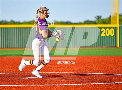 Thumbnail 2 in Thorndale vs Weimar (UIL 2A Region IV Final) photogallery.