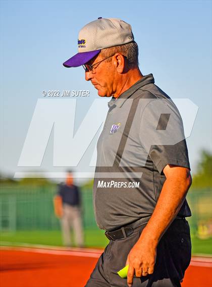 Thumbnail 1 in Thorndale vs Weimar (UIL 2A Region IV Final) photogallery.