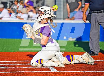 Thumbnail 3 in Thorndale vs Weimar (UIL 2A Region IV Final) photogallery.